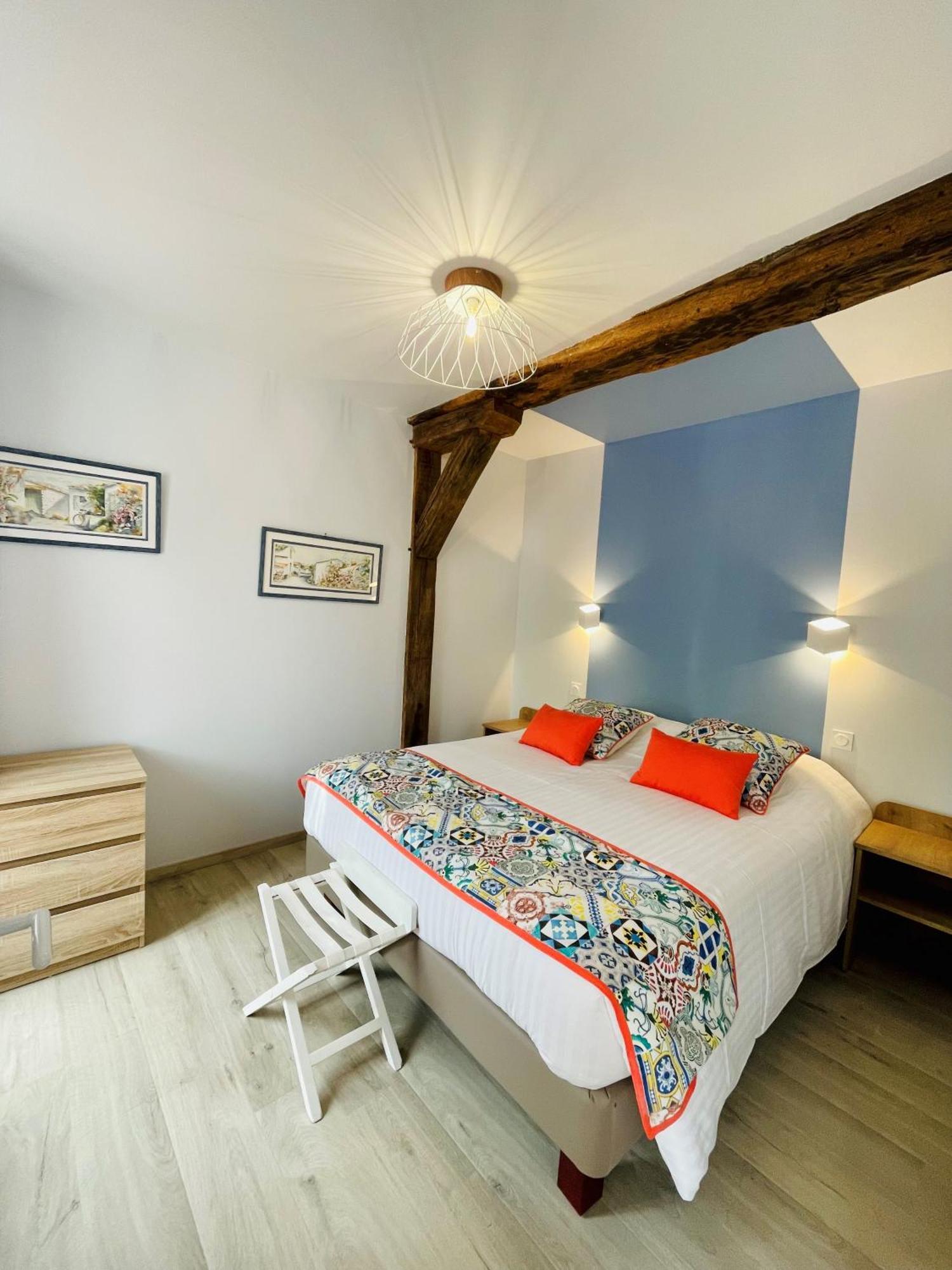 Logis Auberge Du Centre Chitenay Exteriér fotografie
