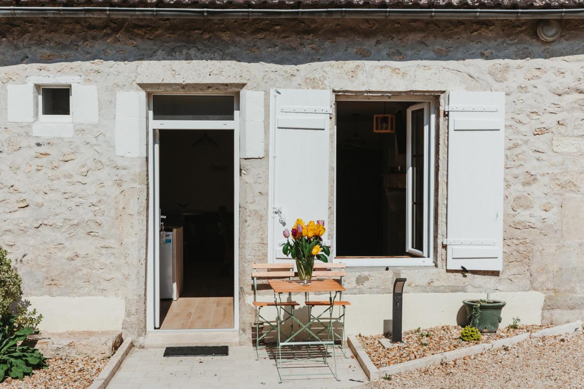 Logis Auberge Du Centre Chitenay Exteriér fotografie